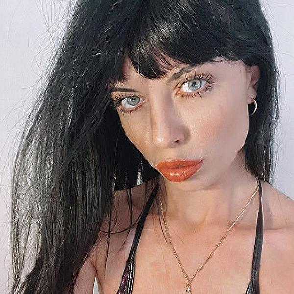 Brunette Betsy webcam