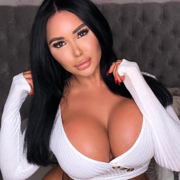 Mia Yasmin webcam