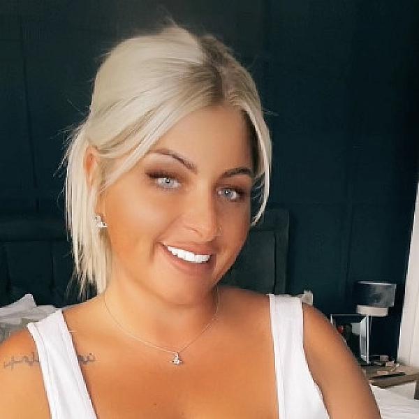 Curvy Isabelle webcam