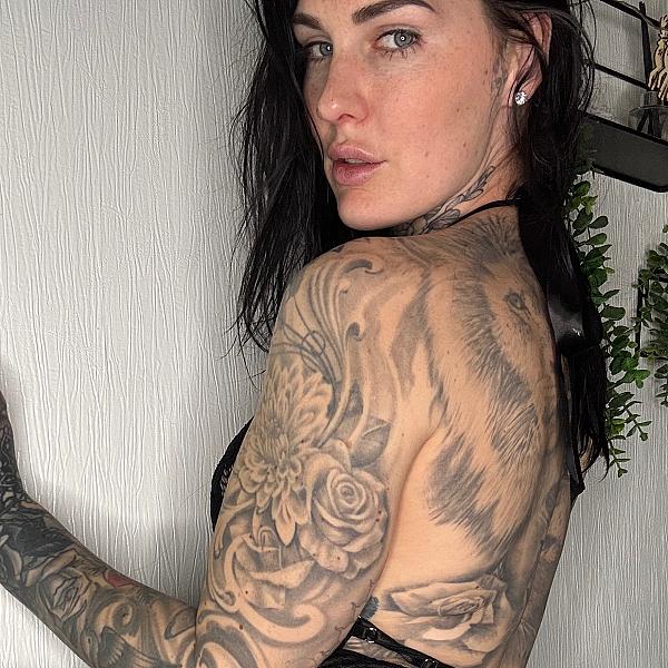 Carmen Divine webcam