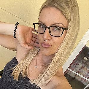 LusciousMILFLana webcam