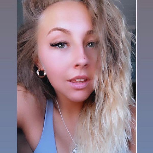 Peachy Petite webcam