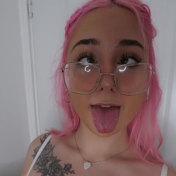 Scarlet Rose webcam
