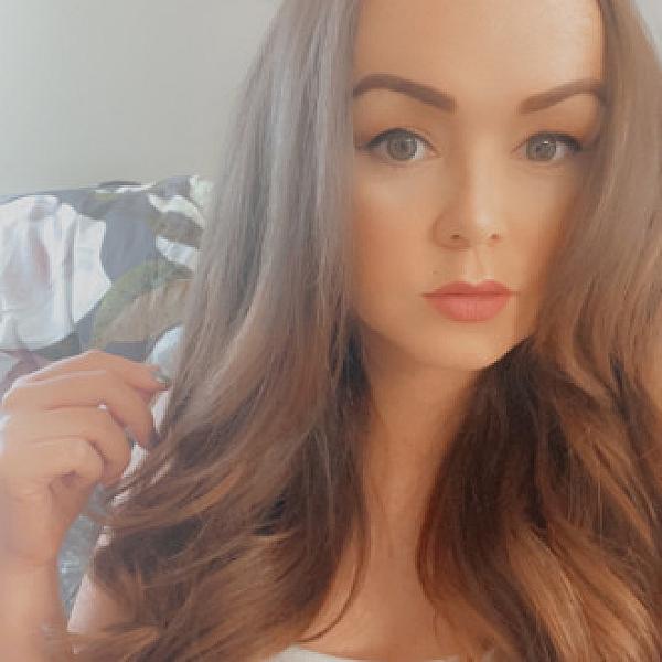 Nicolette Red webcam
