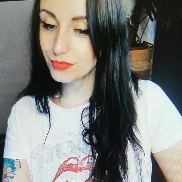 Ava Louve webcam