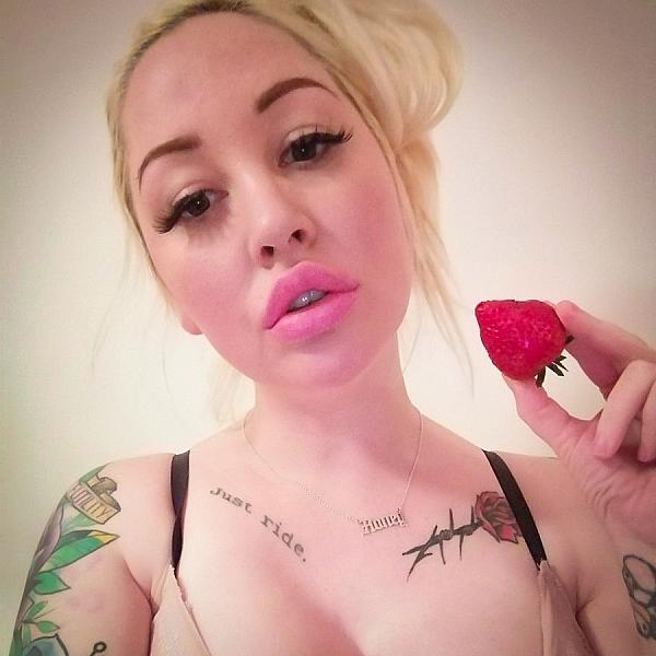 Charli Marlowe webcam