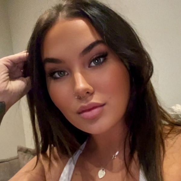 GigiSteeleUK webcam