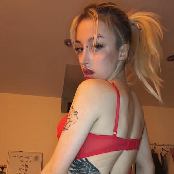 Scarlett Flame webcam