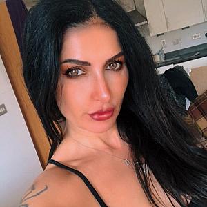 Fabulous Farah webcam