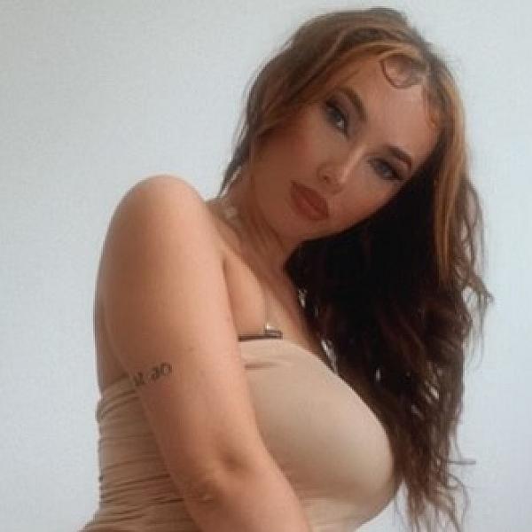 Chloe Mahzi webcam
