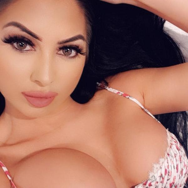 Teacola Rose webcam