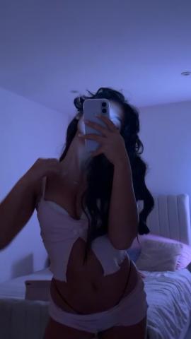 Maddiee's Tight pink jamas 💕