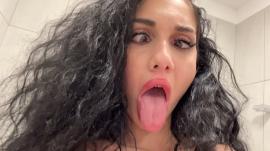 AlessiaDebbie's Did you stop scrolling ?