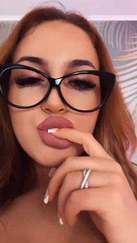 Barbie Halle's Online and wet