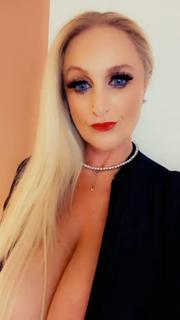 Sarah Daniel's I'm going live boys!! X