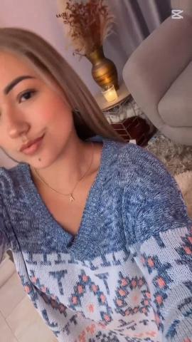 AudreyReed's Outside it's too cold🥶, but here inside is always hot🥵