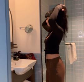 Margot Mills's Come take my clothes off …. 💕💋🤭😈