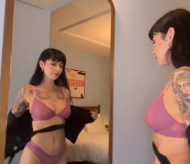 Margot Mills's Help me drop all these clothes to the floor … 😈💕