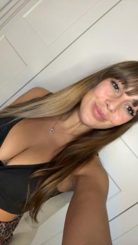 Alyssa Jay's I’m live come and play!