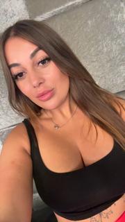 Alyssa Jay's I’m live right now!