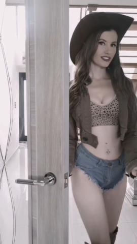 Brook Logan's Cowgirl 🤠 💋